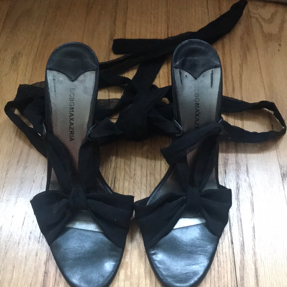 BCBG black wrap around the ankle heels size 6